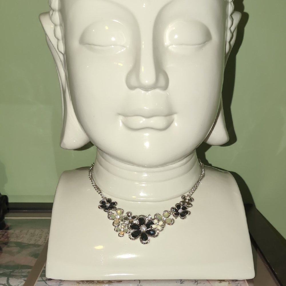 Elegant Black and Silver Floral Necklace